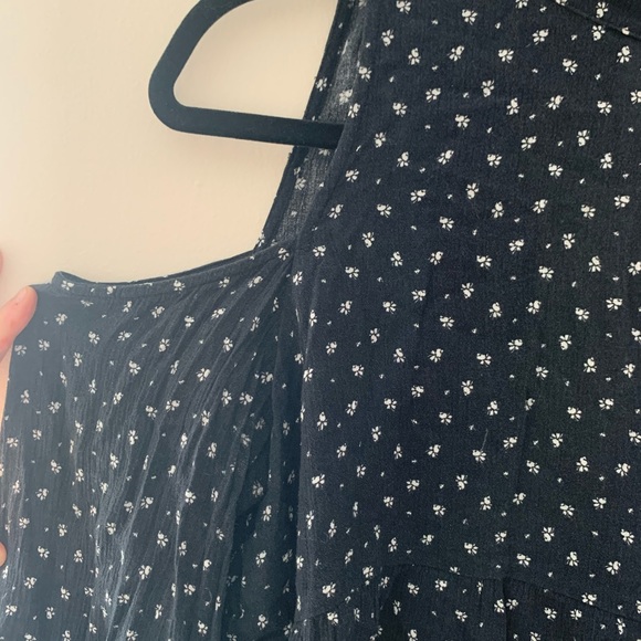 Cold Shoulder Crop Top - Picture 2 of 4